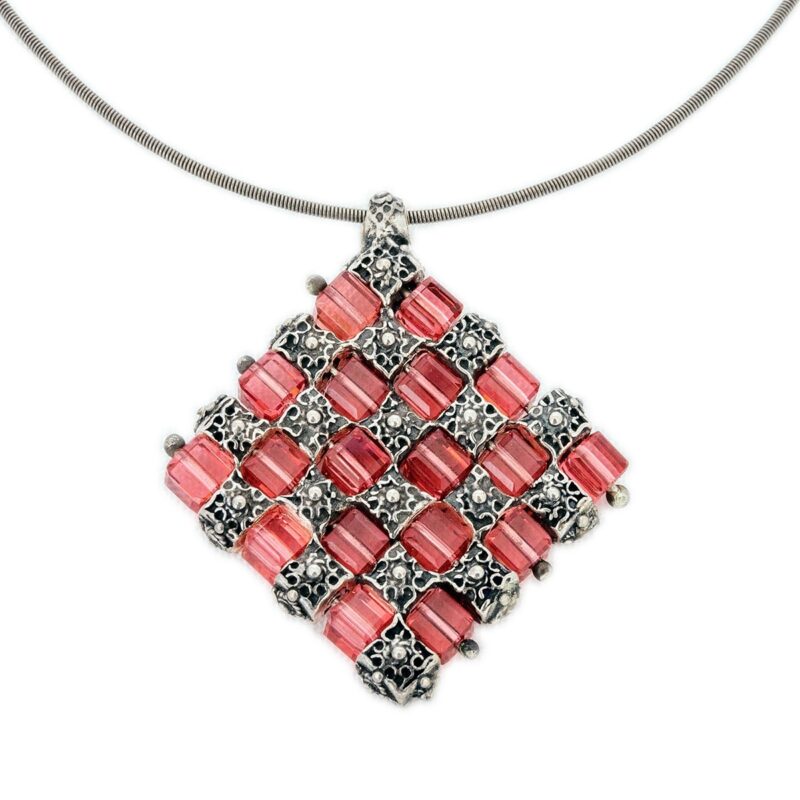 Βυζαντινό κολιέ ρόμβος κοραλί χρώμα.