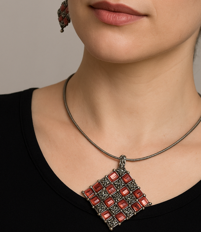 Βυζαντινό κολιέ ρόμβος κοραλί χρώμα