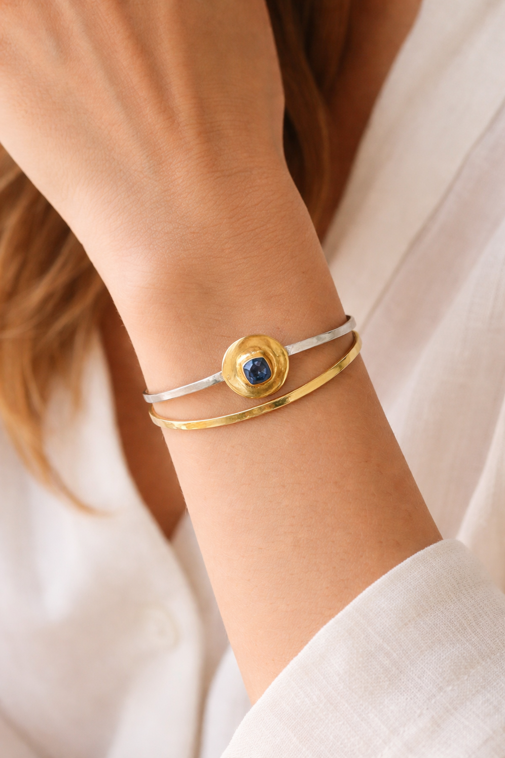 Γυναικείο ασημένιο βραχιόλι χειροπέδα Λάπις Λάζουλι