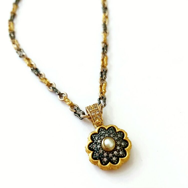 Βυζαντινό κολιέ λουλούδι με μαργαριτάρι Dimitrios Exclusive.