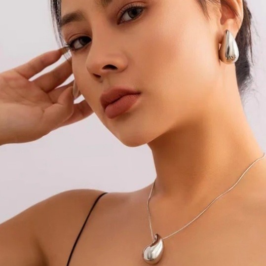 Σκουλαρίκια ασημένια σταγόνα.