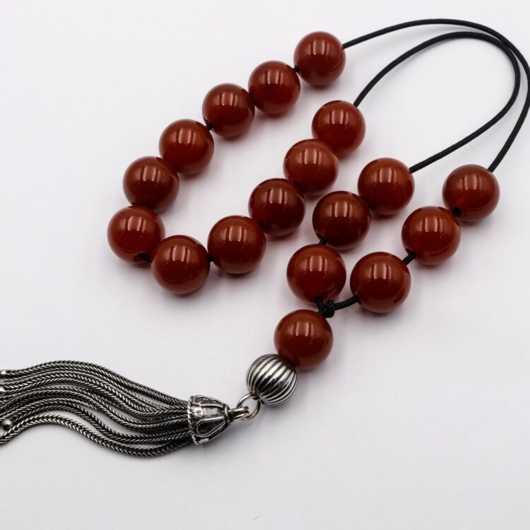 Κομπολόι Κορνεόλη. Χειροποίητο κομπολόι από ορυκτές χάντρες Κορνεόλης.