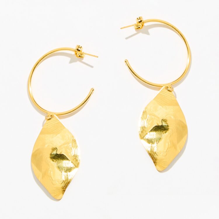 Γυναικεία σκουλαρίκια κρίκοι με χρυσό φύλλο